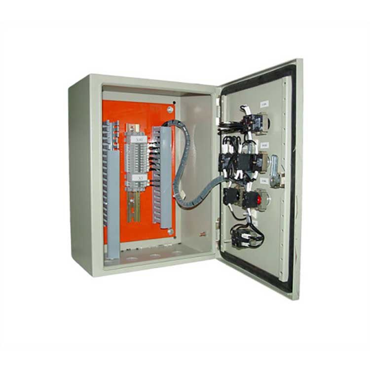 Är en väggmonterad kapsling lämplig för utomhusbruk?